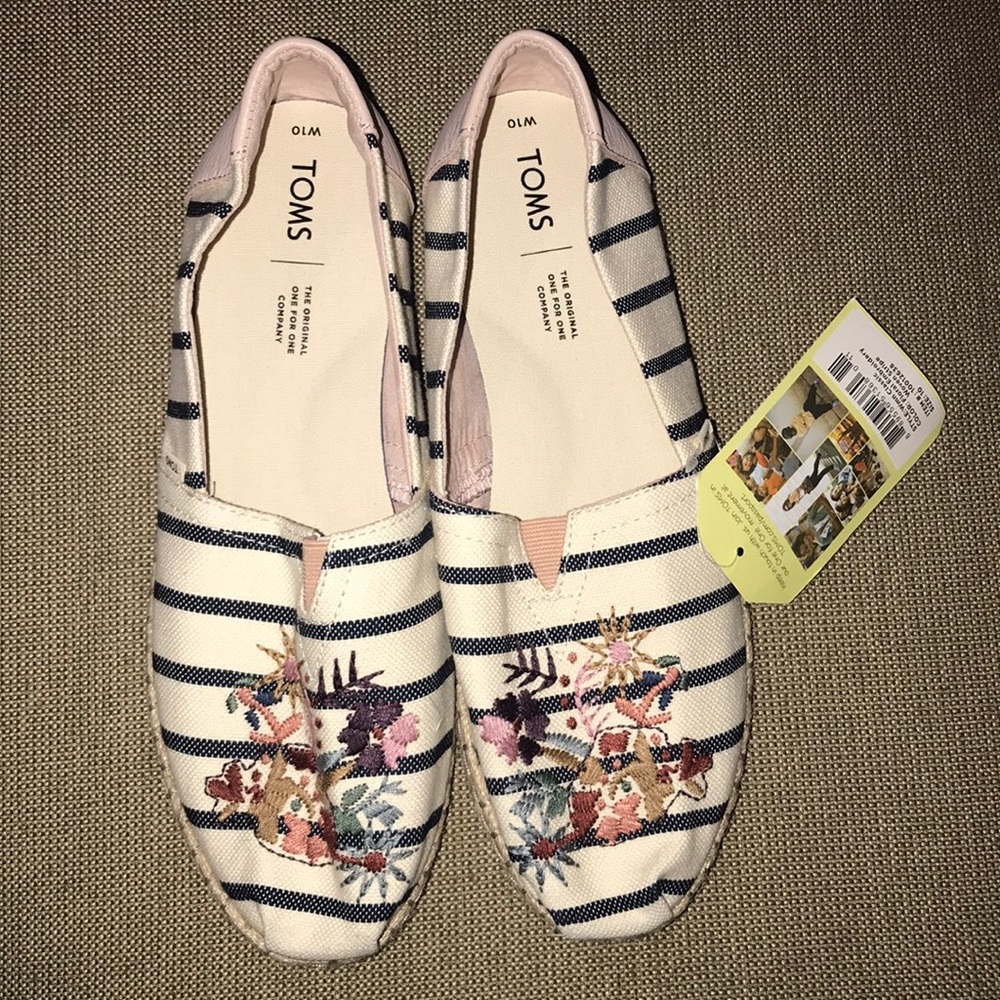Tom’s size 10 women’s classic slip on shoes